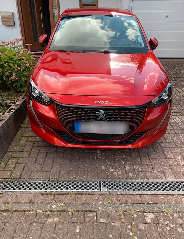 Rot Gebraucht 2021 Peugeot e-208 Allure Kleinwagen | 13.500 € (Superpreis) - Bild 1/4