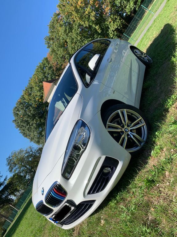 Weiß Gebraucht 2015 BMW 218 Sport Line Kombi | 13.990 € (Teuer) - Bild 1/4