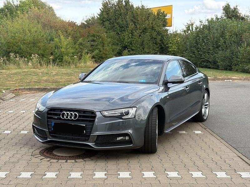 Grau Gebraucht 2013 Audi A5 Sportback Sport Kleinwagen | 20.990 € (Teuer) - Bild 1/3