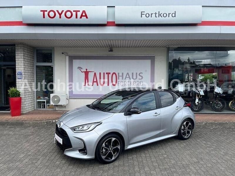Silber Neu 2024 Toyota Yaris Hybrid Edition Limousine | 27.980 € (Fairer Preis) - Bild 1/4