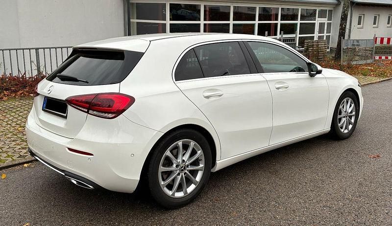 Weiß Gebraucht 2021 Mercedes A220 Edition Limousine | 24.000 € (Superpreis) - Bild 1/4