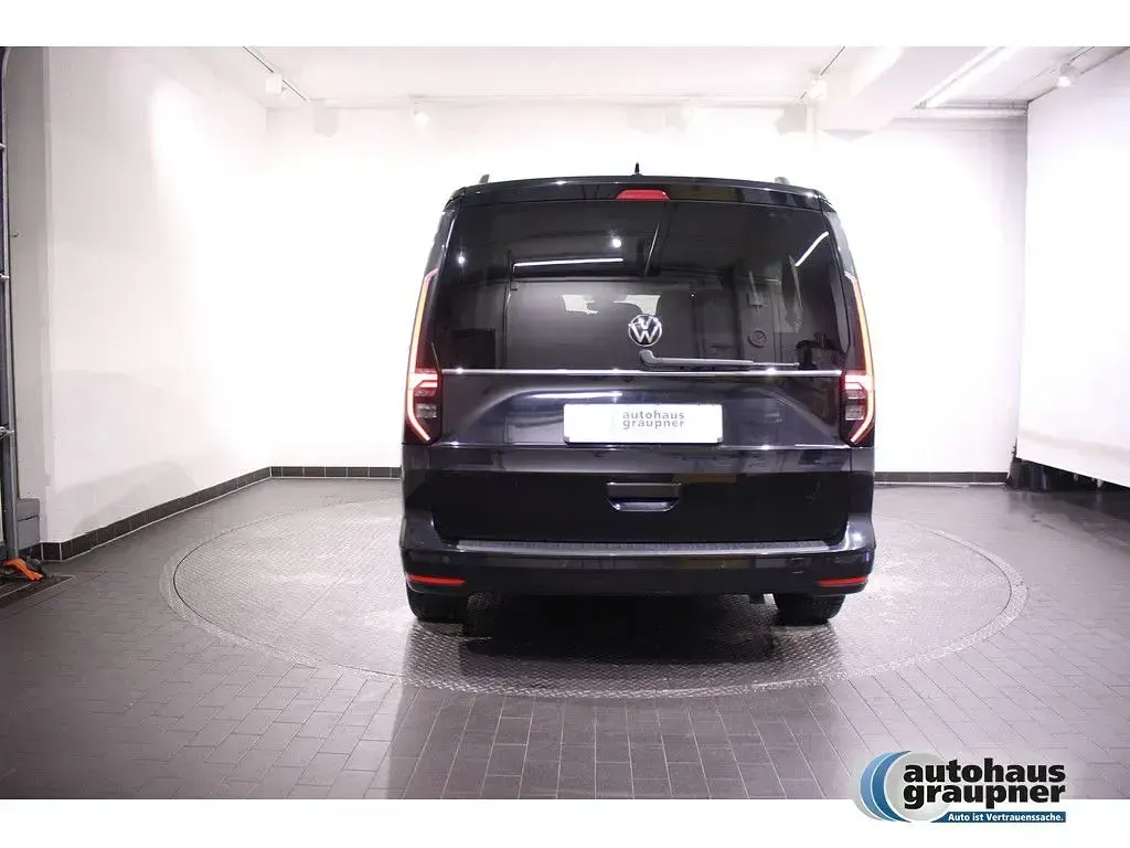 Używany VW Caddy Maxi Style 122 KM (89 kW) 2022 Czarny Minivan