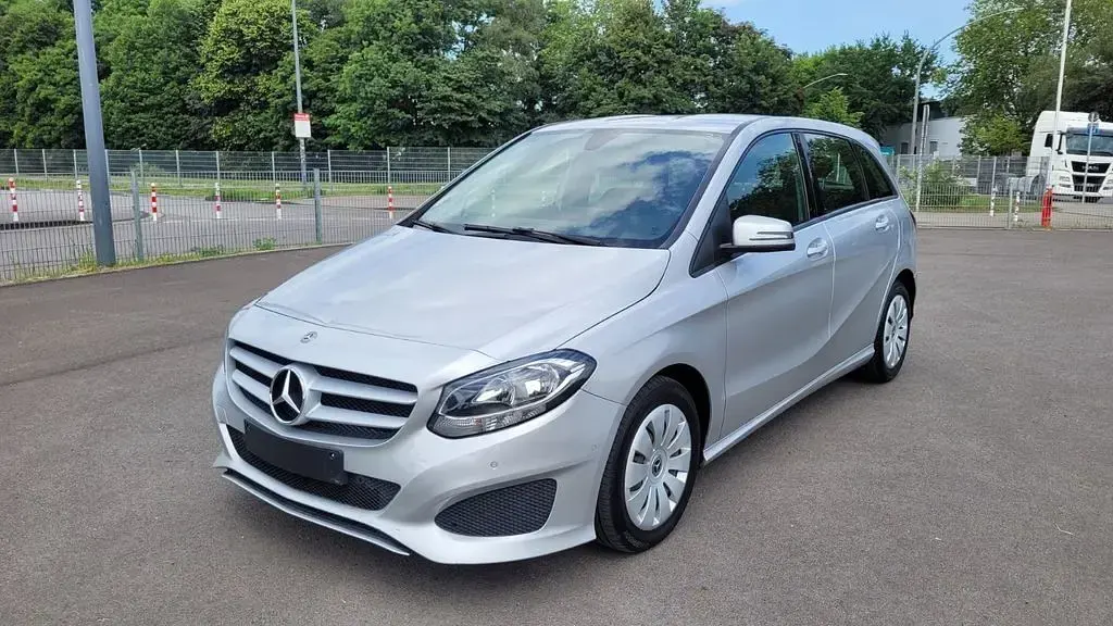 Gebraucht Mercedes B200 136 PS (100 kW) 2018 Silber Van / Kleinbus