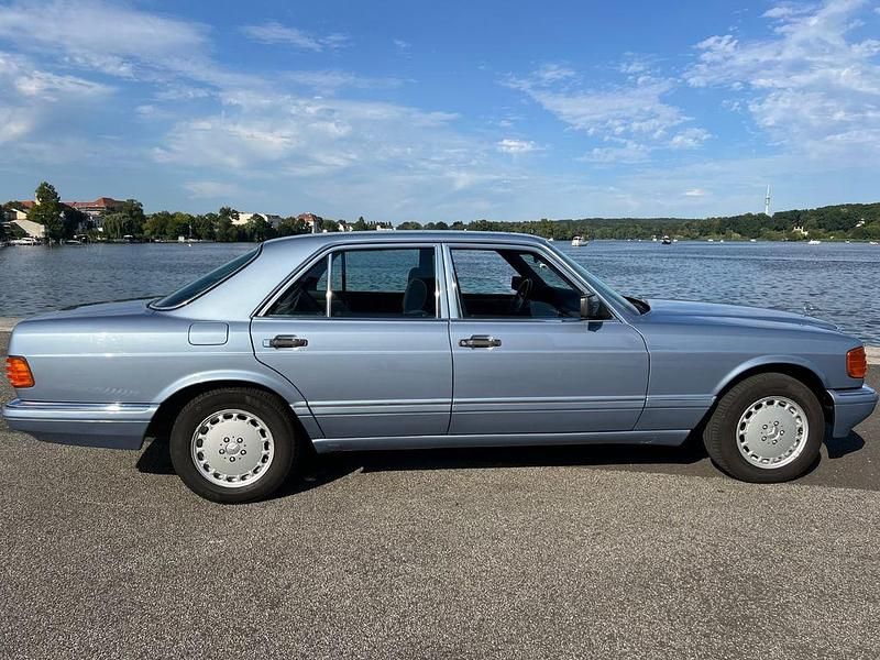 Blau Gebraucht 1987 Mercedes S500 Limousine | 22.999 € - Bild 1/4