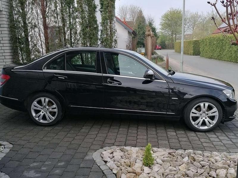 Schwarz Gebraucht 2007 Mercedes C200 Avantgarde Limousine | 6.999 € (Teuer) - Bild 1/4