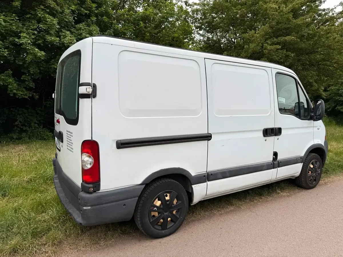Używany Renault Master 82 KM (60 kW) 2005 Biały Minivan