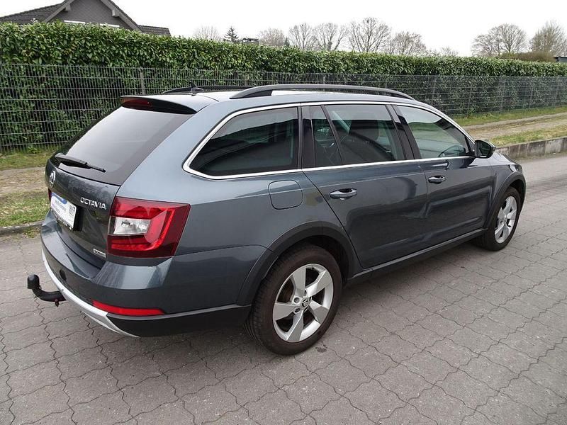 Gebraucht Skoda Octavia 184 PS (135 kW) 2018 Grau Kombi