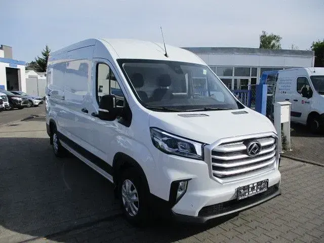 Second-hand Maxus V90 148 CP (108 kW) 2023 Alb Van