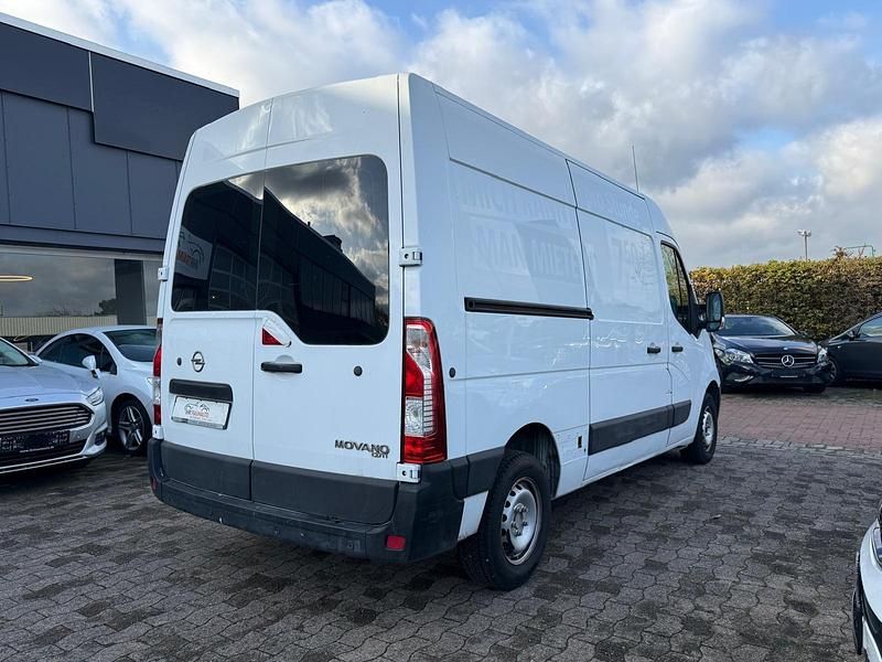 Gebraucht Opel Movano 131 PS (96 kW) 2018 Weiß Van / Kleinbus