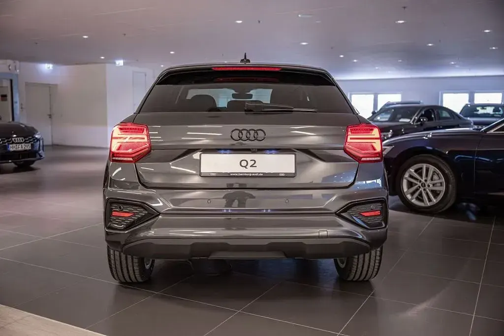 Neu Audi Q2 Advanced Plus 150 PS (110 kW) 2026 Grau SUV