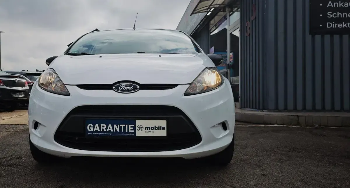 Gebraucht Ford Fiesta 82 PS (60 kW) 2011 Weiß Van / Kleinbus