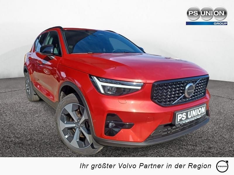 Gebraucht Volvo XC40 Plus 163 PS (119 kW) 2025 Rot / fusion red (metallic) SUV