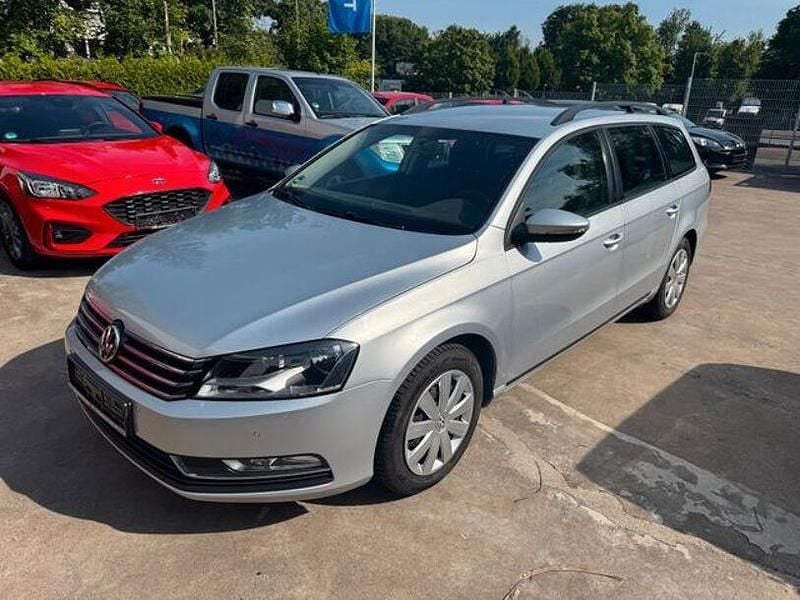 Silber Gebraucht 2012 VW Passat Trendline Kombi | 5.750 € (Guter Preis) - Bild 1/4