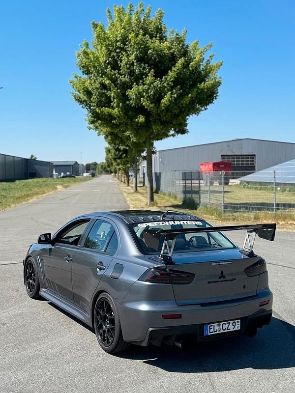 Grau Gebraucht 2010 Mitsubishi Lancer Limousine | 31.999 € - Bild 1/4