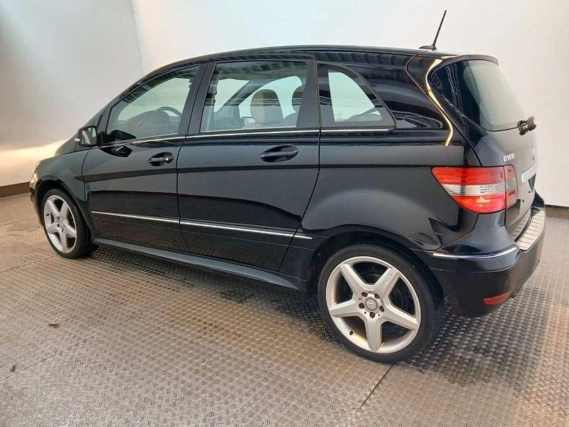 Gebraucht Mercedes B180 116 PS (85 kW) 2011 Schwarz Van / Kleinbus