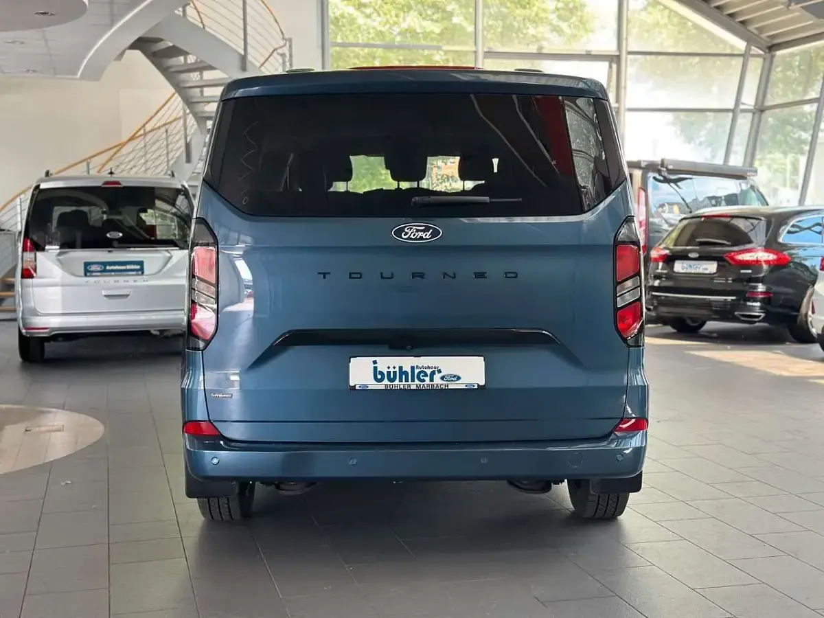 Gebraucht Ford Tourneo Titanium 232 PS (170 kW) 2025 Chromablau metallic Van / Kleinbus