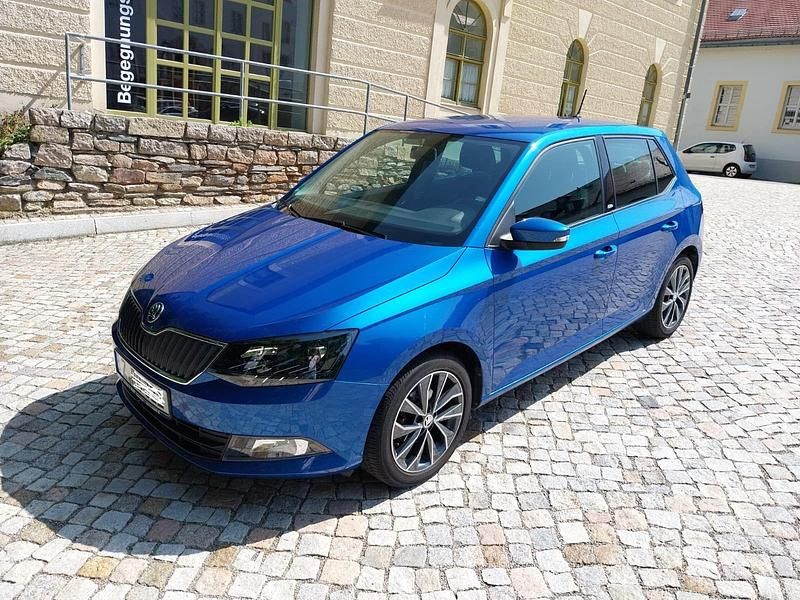 Blau Gebraucht 2015 Skoda Fabia Kleinwagen | 8.000 € (Fairer Preis) - Bild 1/4
