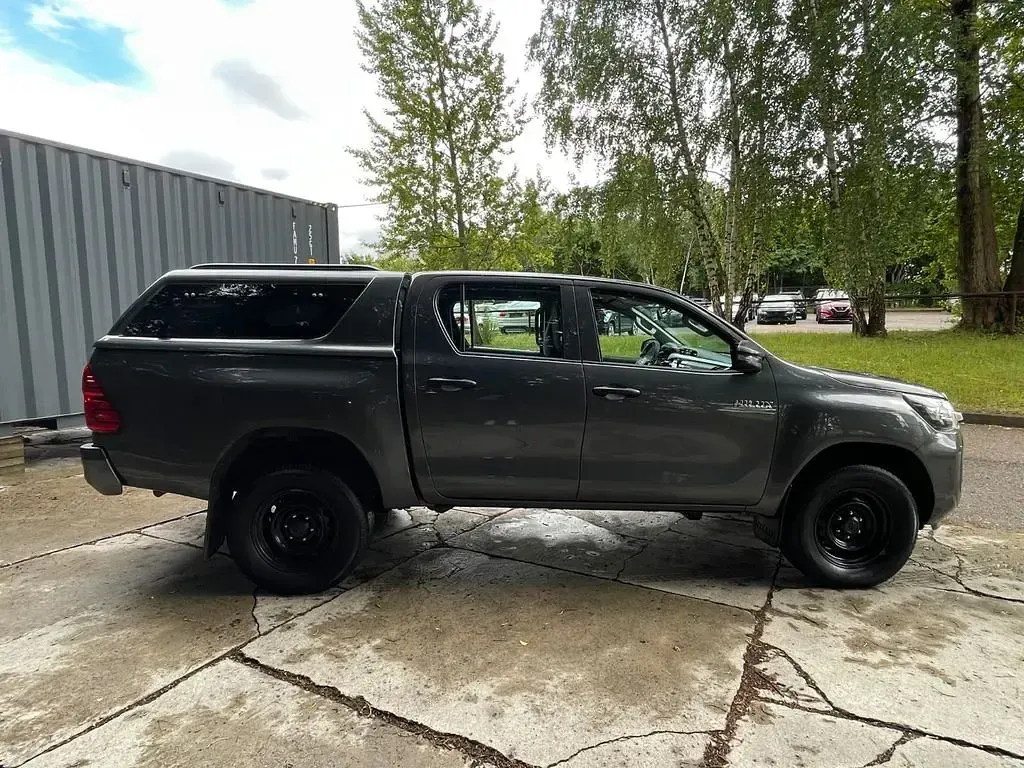 Gebraucht Toyota HiLux 150 PS (110 kW) 2021 Grau Pickup