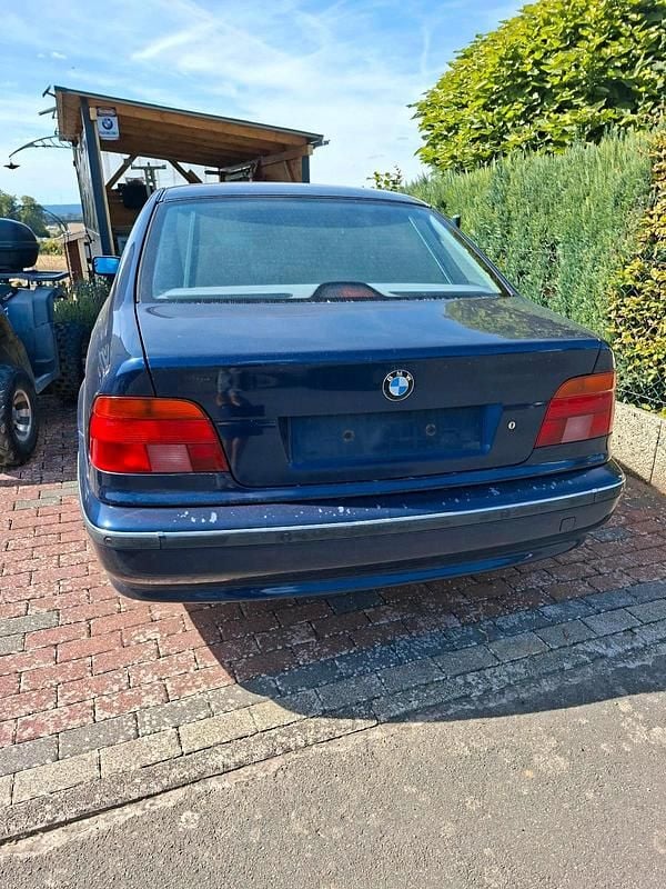 Blau Gebraucht 1996 BMW 520 Limousine | 3.300 € (Etwas zu teuer) - Bild 1/4