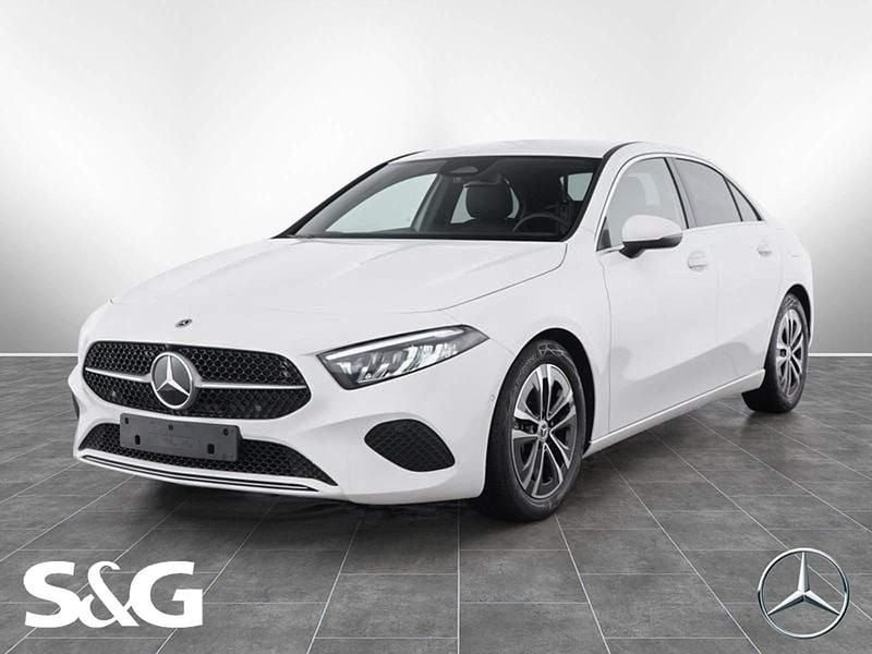 Gebraucht Mercedes A180 Progressive 136 PS (100 kW) 2024 Unilack polarweiß Limousine