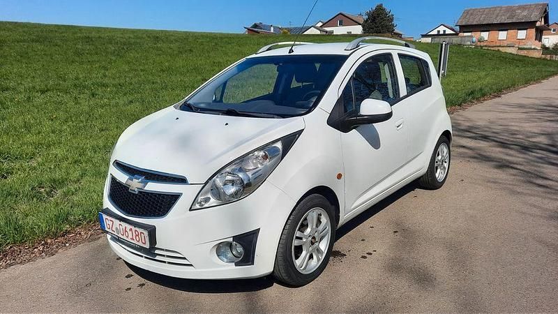 Weiß Gebraucht 2011 Chevrolet Spark LS Kleinwagen | 3.490 € (Fairer Preis) - Bild 1/4