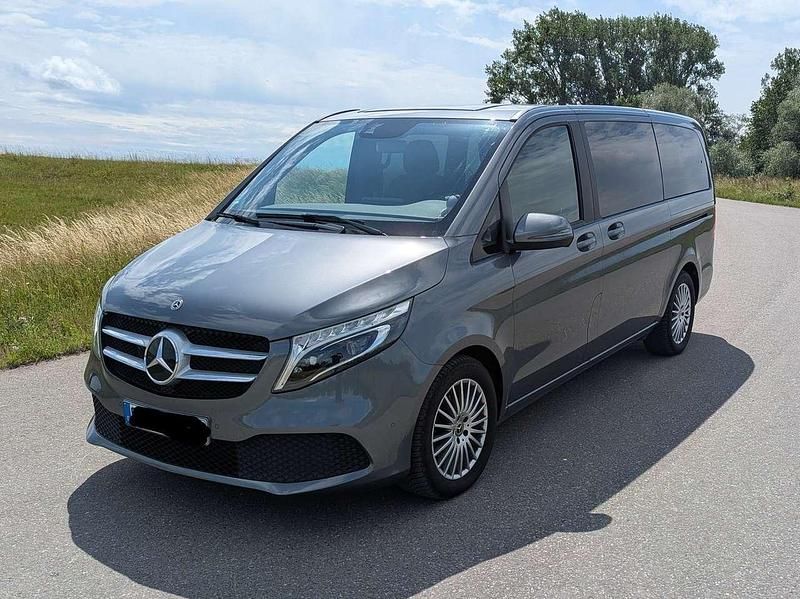 Grau Gebraucht 2020 Mercedes V250 Exclusive Van / Kleinbus | 42.500 € - Bild 1/4