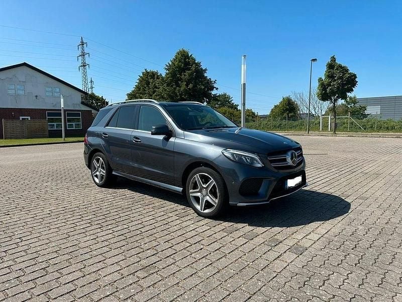 Grau Gebraucht 2016 Mercedes GLE500 AMG SUV | 31.900 € (Fairer Preis) - Bild 1/4