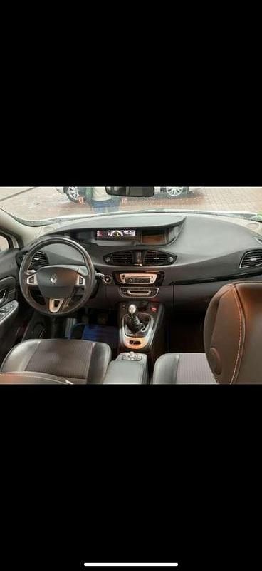 Gebraucht Renault Scénic III Bose Edition 131 PS (96 kW) 2012 Weiss "nacre" Van / Kleinbus