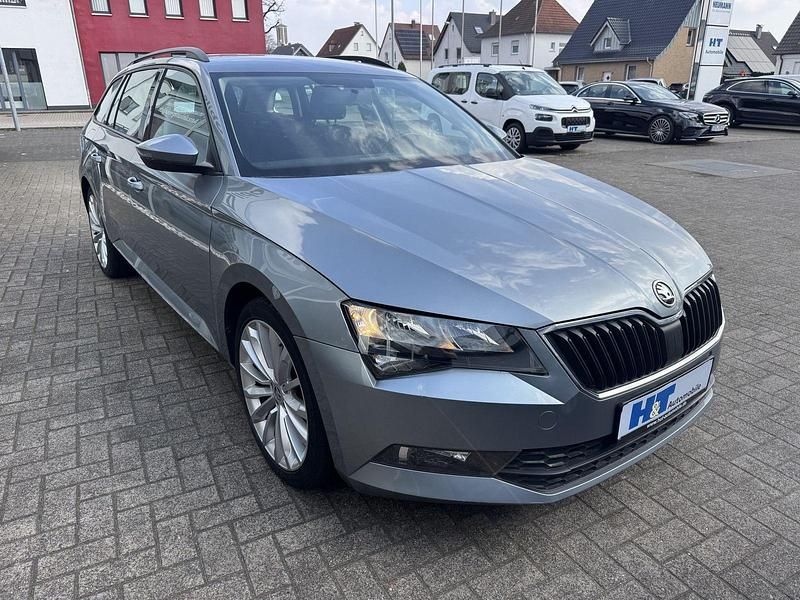 Gebraucht Skoda Superb Active 125 PS (91 kW) 2016 Grau Kombi