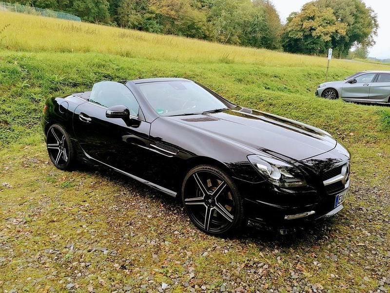 Schwarz Gebraucht 2012 Mercedes SLK200 Cabrio | 19.000 € (Fairer Preis) - Bild 1/4