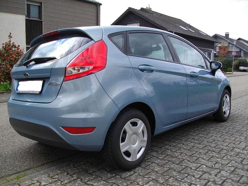 Gebraucht Ford Fiesta 82 PS (60 kW) 2010 Blau Kleinwagen