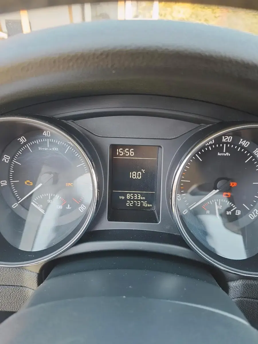 Gebraucht Skoda Superb 125 PS (91 kW) 2014 Braun Kombi