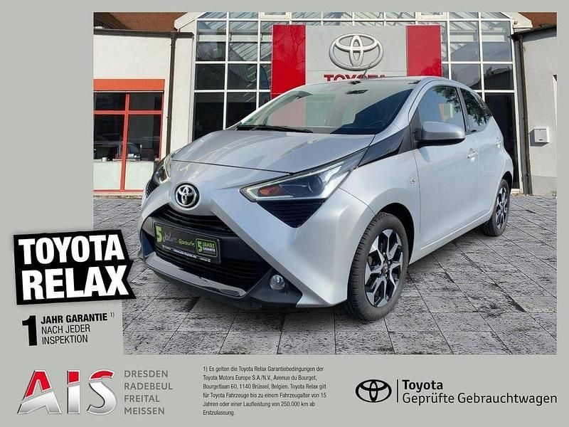 Merlansilber mica metallic Gebraucht 2021 Toyota Aygo X-play Kleinwagen | 9.490 € (Guter Preis) - Bild 1/3