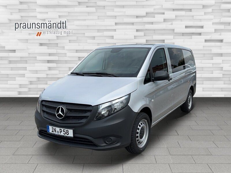 Silber Gebraucht 2023 Mercedes Vito Van / Kleinbus | 56.942 € - Bild 1/4