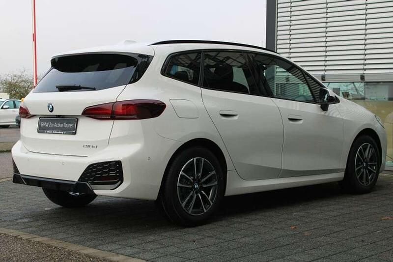 Neu BMW 218 M Sport 150 PS (110 kW) 2026 Alpinweiß uni Kombi
