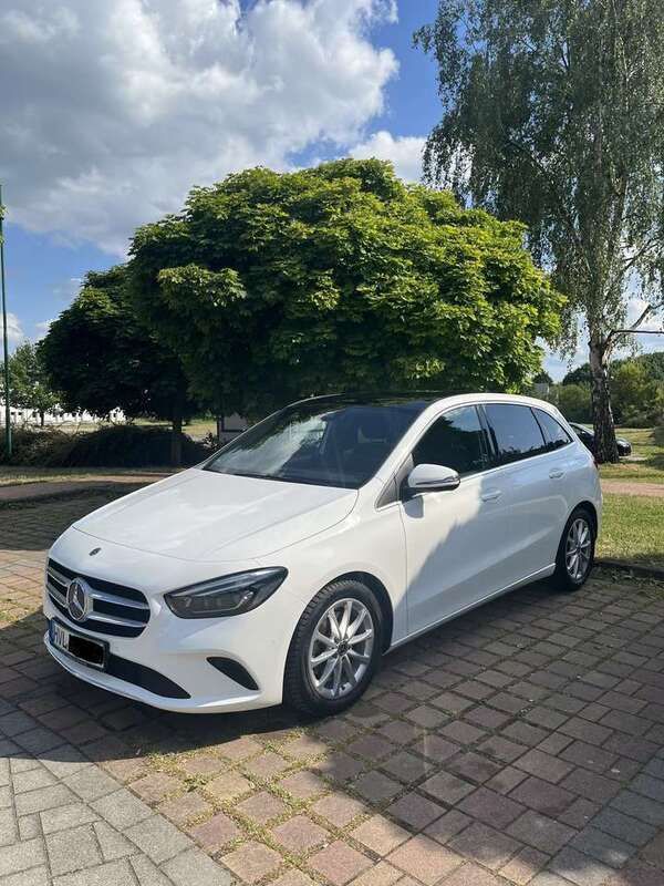 Weiß Gebraucht 2019 Mercedes B220 Progressive Van / Kleinbus | 24.990 € (Fairer Preis) - Bild 1/4