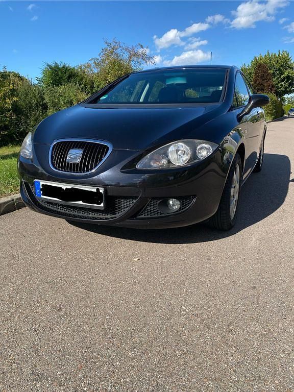 Schwarz Gebraucht 2006 Seat Leon Reference Limousine | 1.750 € (Fairer Preis) - Bild 1/4