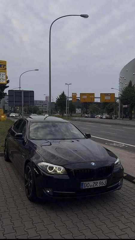 Schwarz Gebraucht 2011 BMW 530 Limousine | 11.750 € (Fairer Preis) - Bild 1/4