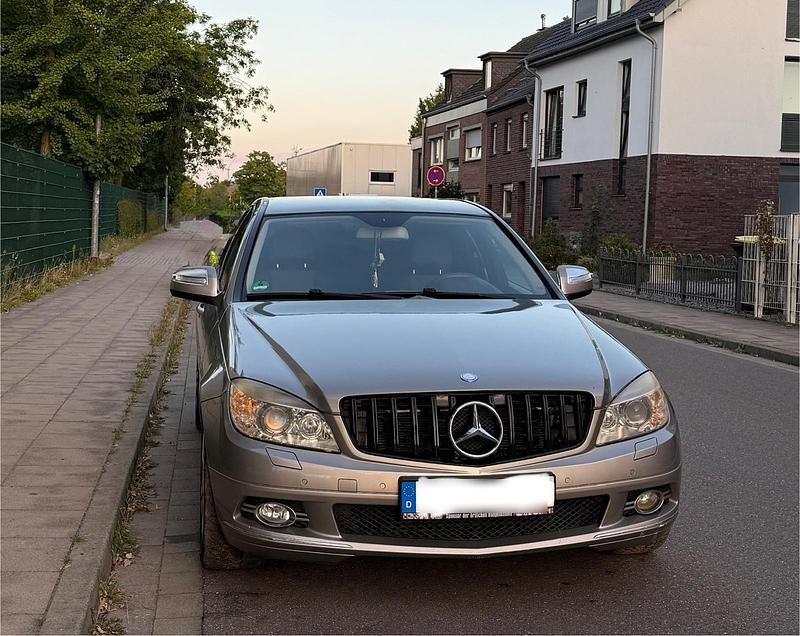 Grau Gebraucht 2008 Mercedes C200 Limousine | 6.199 € (Fairer Preis) - Bild 1/4