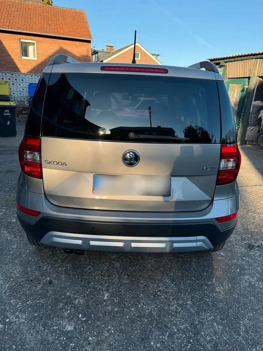 Gebraucht Skoda Yeti 122 PS (89 kW) 2015 Grau SUV