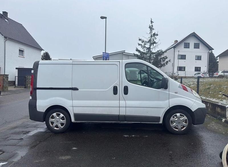 Gebraucht Renault Trafic 114 PS (83 kW) 2013 Weiß Van / Kleinbus