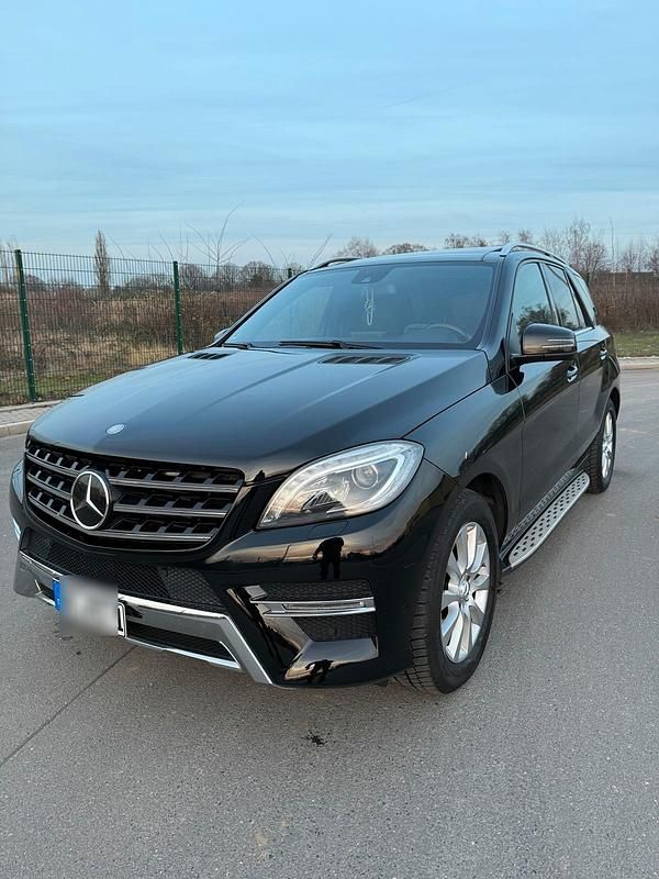 Schwarz Gebraucht 2013 Mercedes ML350 AMG SUV | 16.900 € (Guter Preis) - Bild 1/4