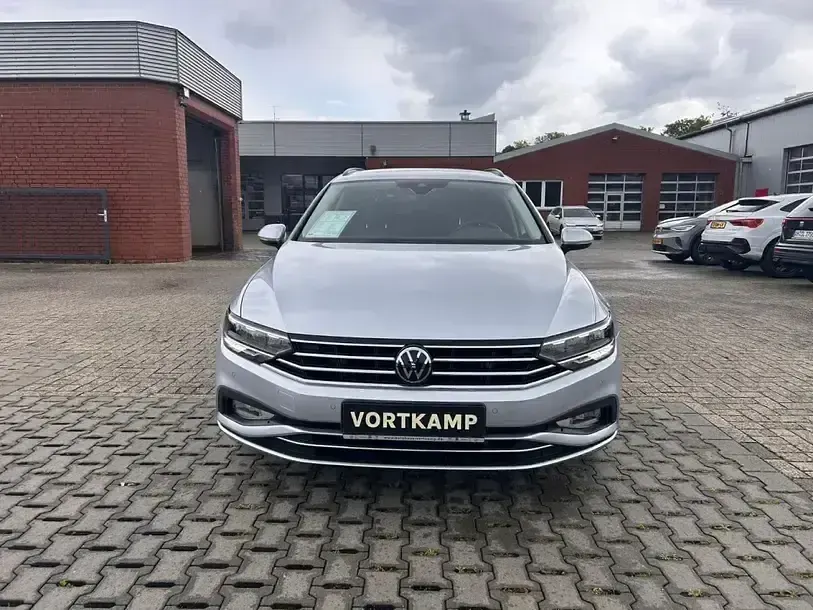 Gebraucht VW Passat Business 150 PS (110 kW) 2022 Silber Kombi