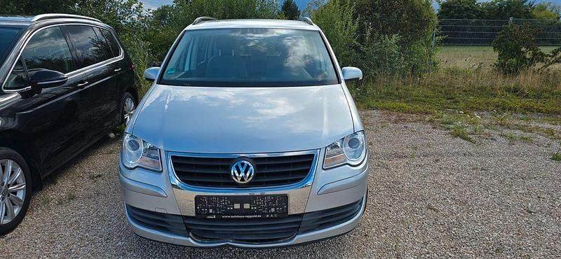 Grau Gebraucht 2009 VW Touran United Van / Kleinbus | 1.999 € - Bild 1/4