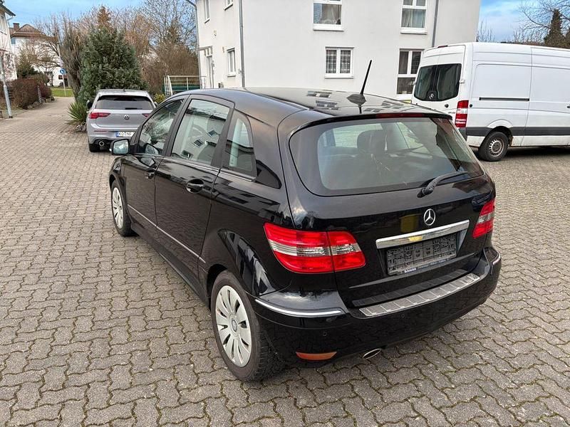 Gebraucht Mercedes B200 136 PS (100 kW) 2010 Schwarz Van / Kleinbus