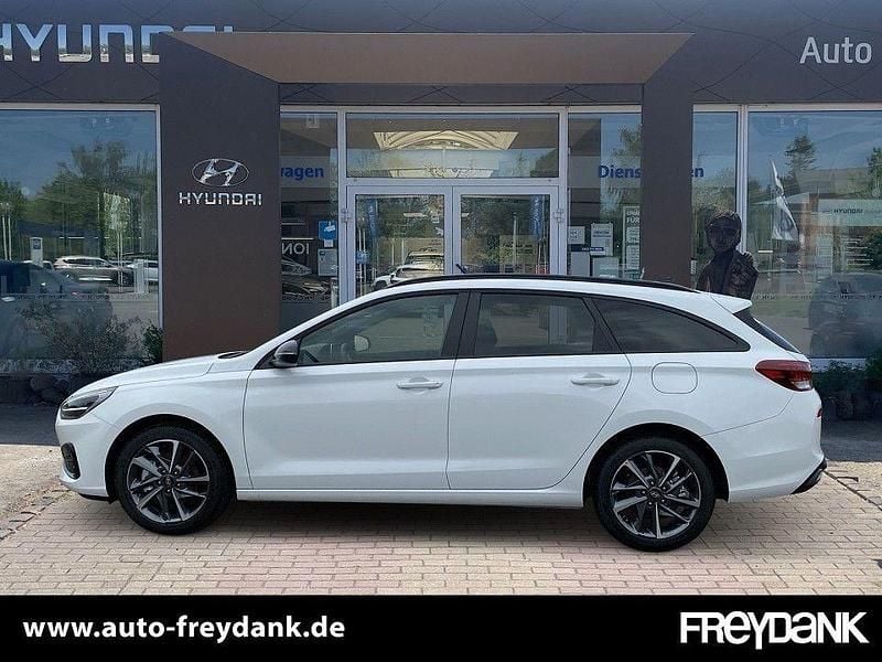 Neu Hyundai i30 101 PS (74 kW) 2025 Atlas white Kombi