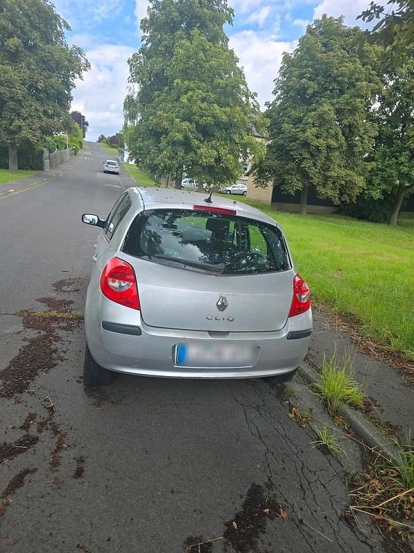 Silber Gebraucht 2008 Renault Clio II Kleinwagen | 1.450 € - Bild 1/4