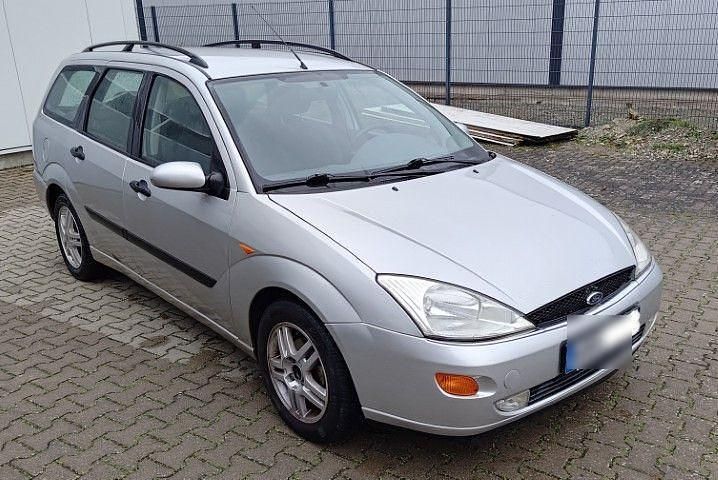 Silber Gebraucht 2000 Ford Focus Kombi | 2.500 € (Teuer) - Bild 1/4