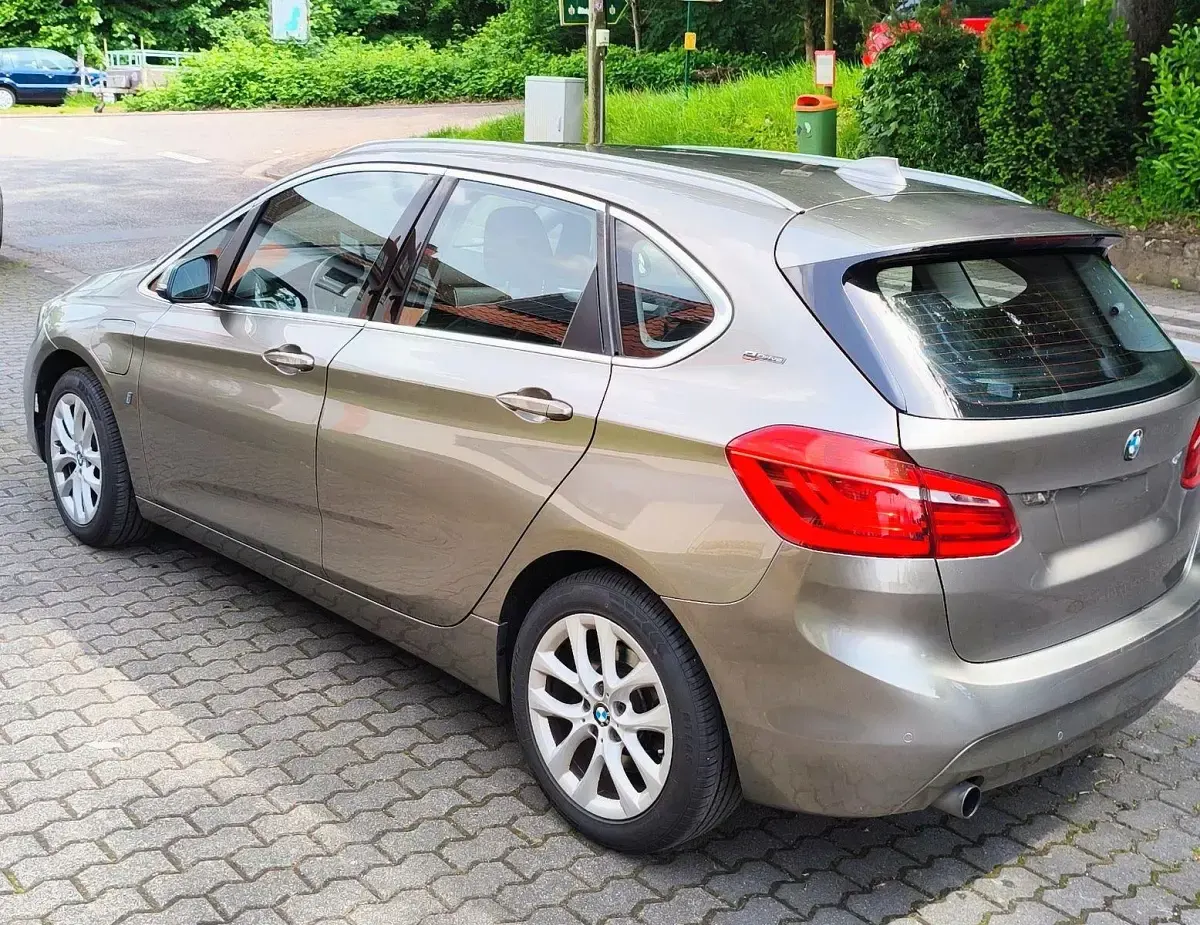 Używany BMW 225 Active Tourer 224 KM (164 kW) 2017 Złoty Minivan