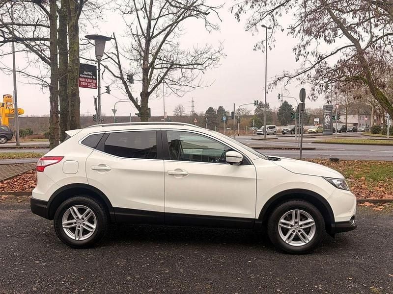 Gebraucht Nissan Qashqai Tekna 131 PS (96 kW) 2016 Weiß SUV